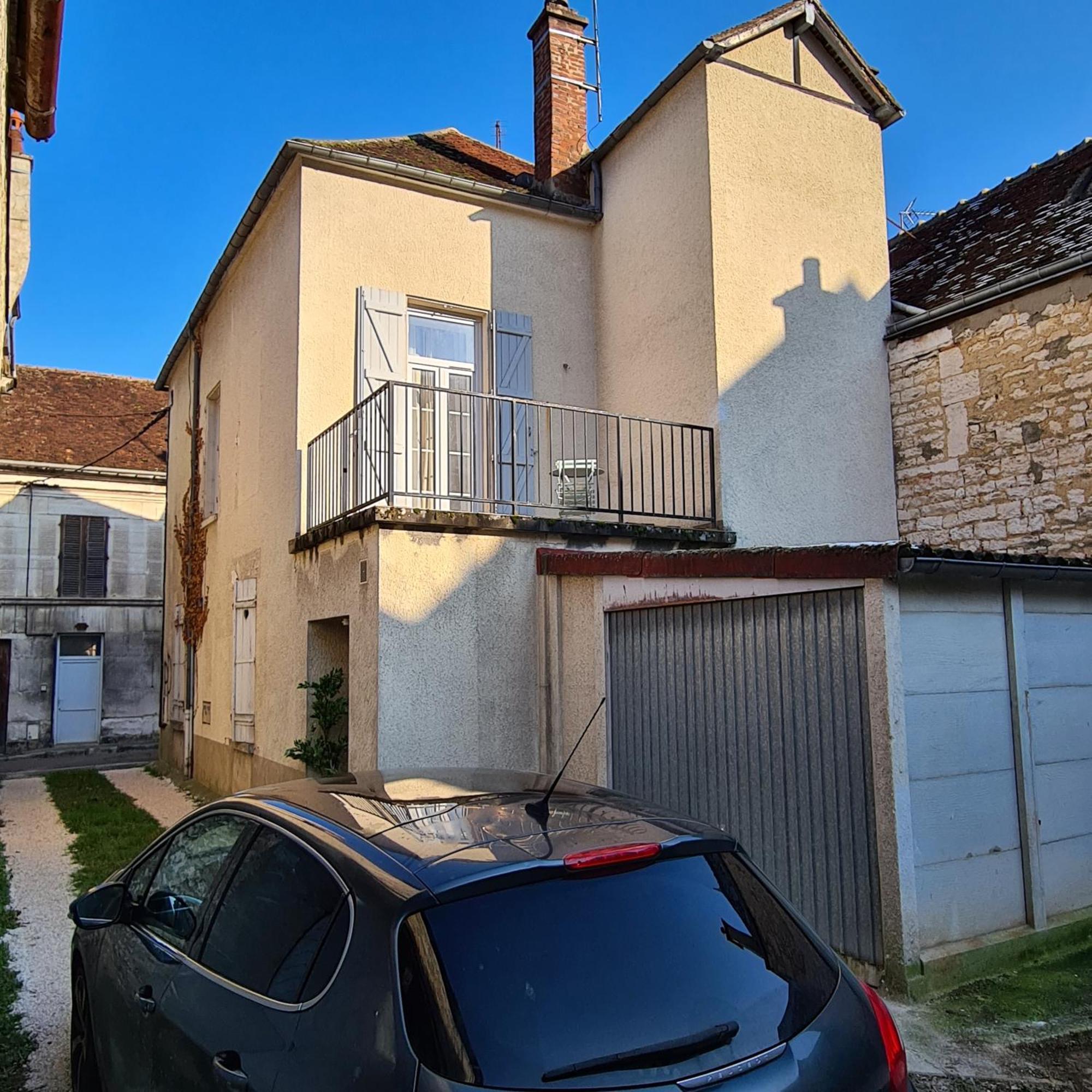 Alba - Terrasse, Local A Velos Et Parking Au Centre Historique Tonnerre Buitenkant foto